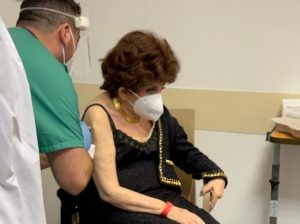 Fuori dal coro Albano sul vaccino Covid: "Gli ultimi risultati lasciano dubbi". 11 Fuori dal coro Albano sul vaccino Covid: "Gli ultimi risultati lasciano dubbi".