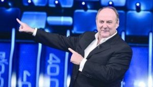 Gerry Scotti e il suo essere nonno: "Mi rendo disponibile" 8 Gerry Scotti e il suo essere nonno: "Mi rendo disponibile"