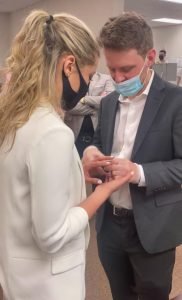 Ludovica Frasca si è sposata negli Stati Uniti in 5 minuti 9 Ludovica Frasca si è sposata negli Stati Uniti in 5 minuti